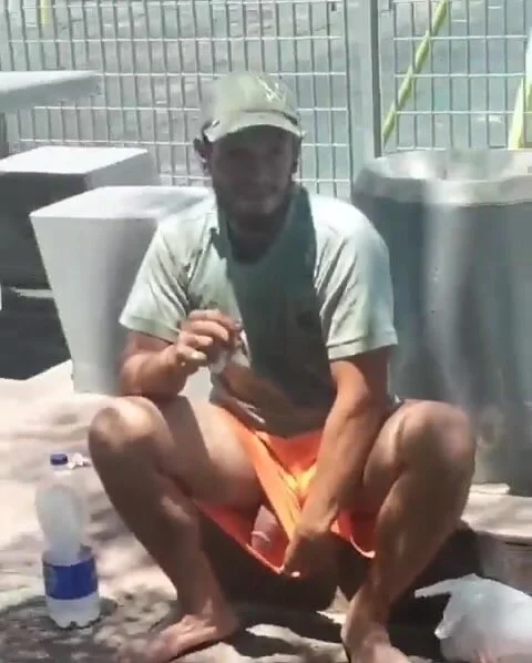Showing off his semi hanging out of his shorts - ThisVid.com