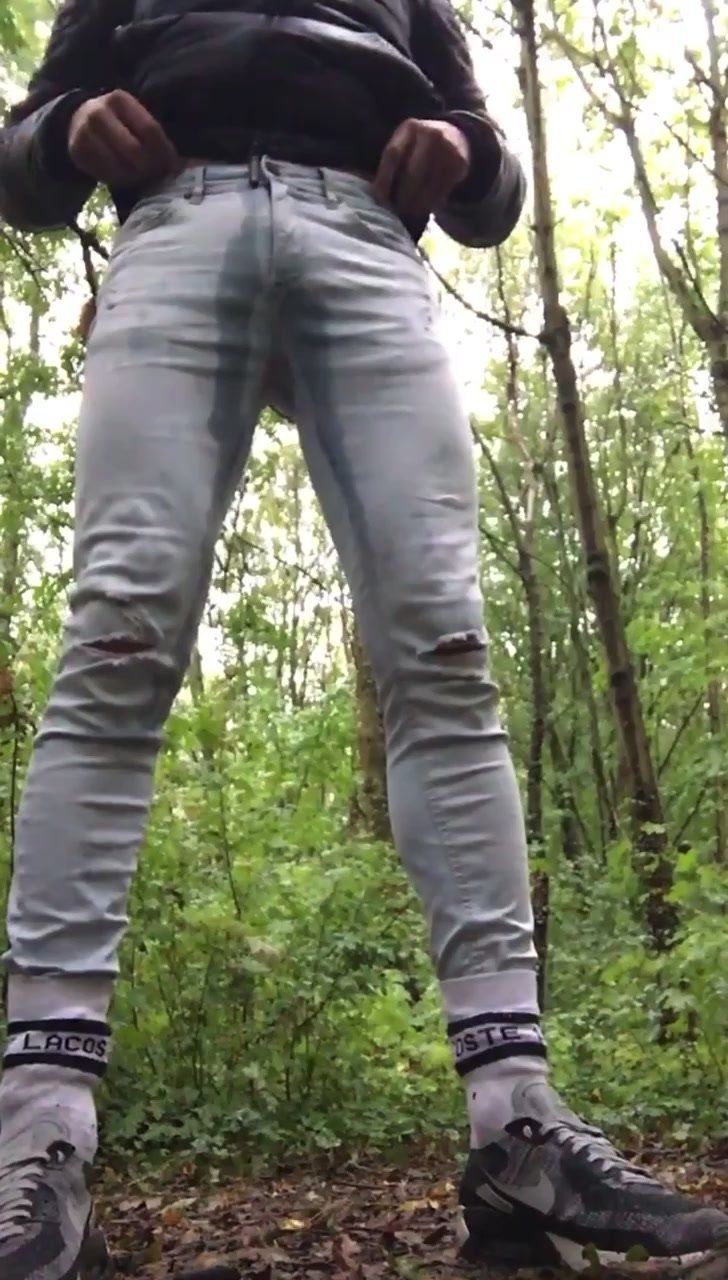 Guy pissing his jeans in the rain