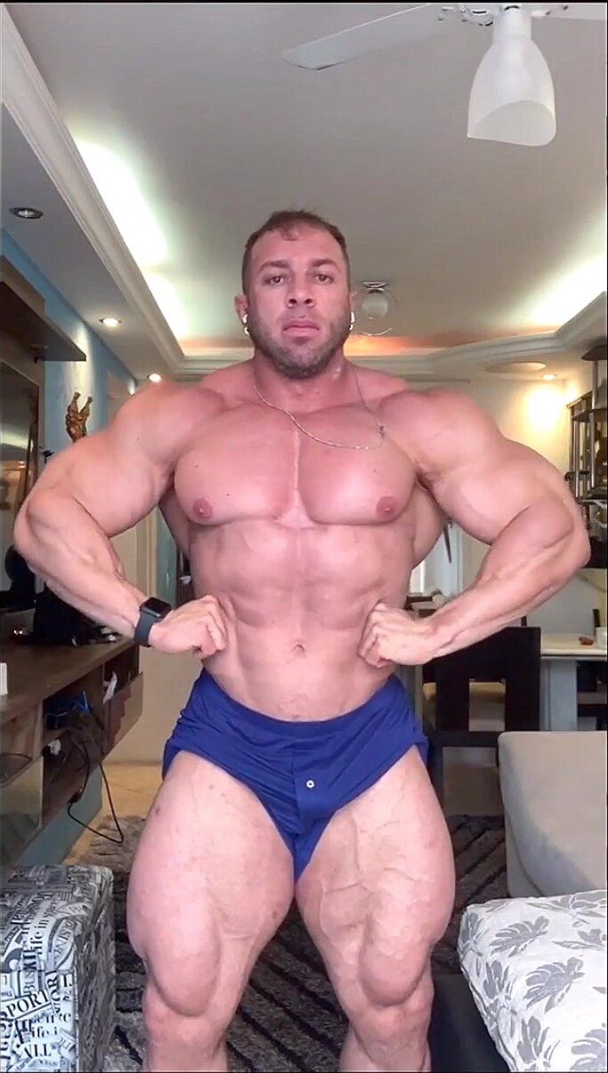 Tall muscle daddy