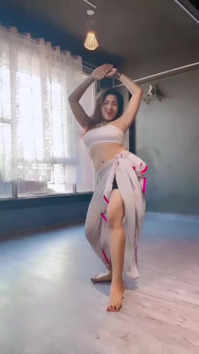 Bhabhi Juicy Dance