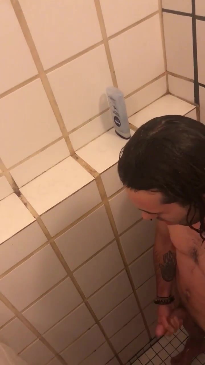 Spy cam str8 guy jerking off in the shower
