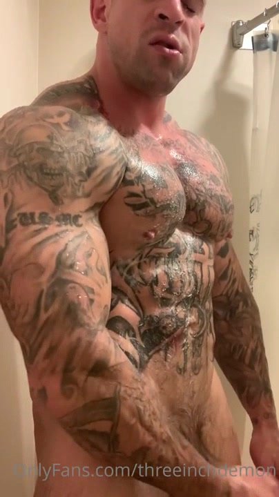 Inked muscle hunk wank in the shower