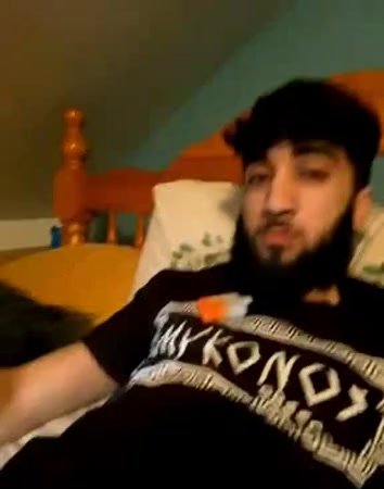 hairy muslim guy cums while vaping