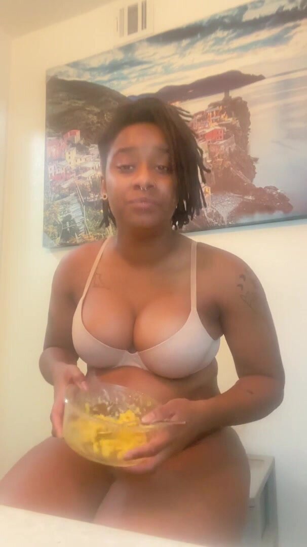 Chubby girl mac and cheese stuffing