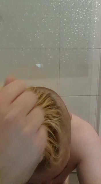 Blond guy Hair play