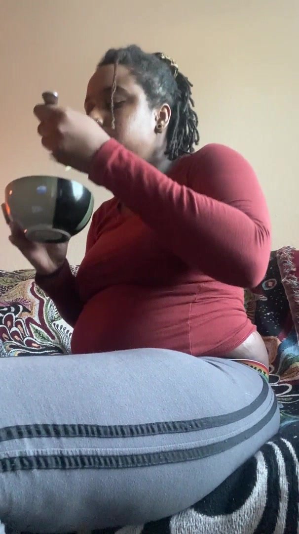 Tight shirt belly stuffing - video 2
