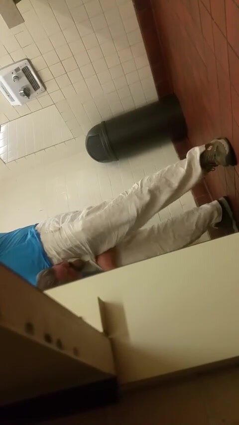cruising bathroom daddy