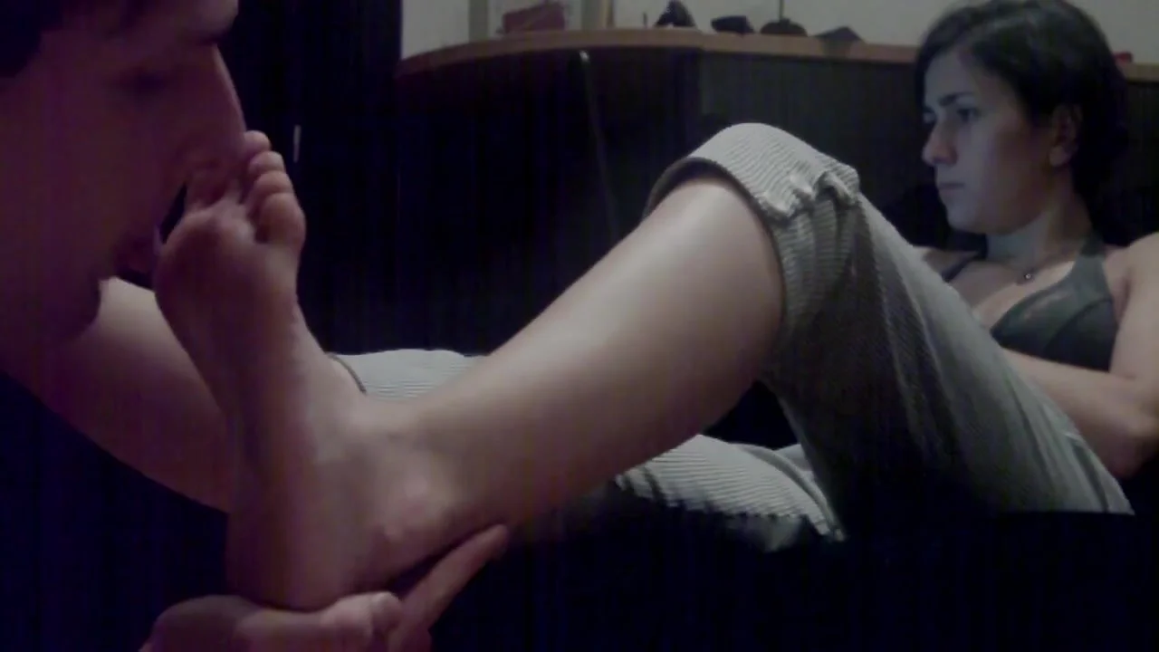 Femdom foot worship - video 4 - ThisVid.com