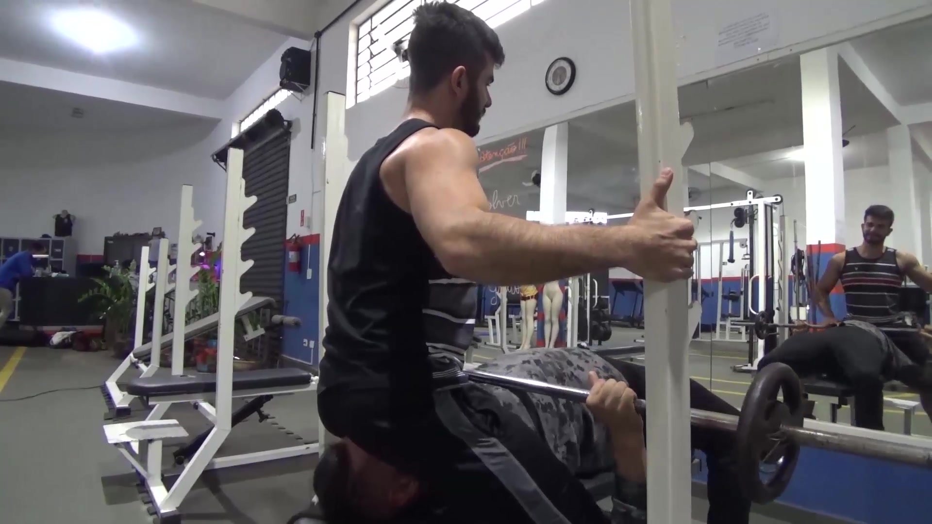 gym facesitting - video 3