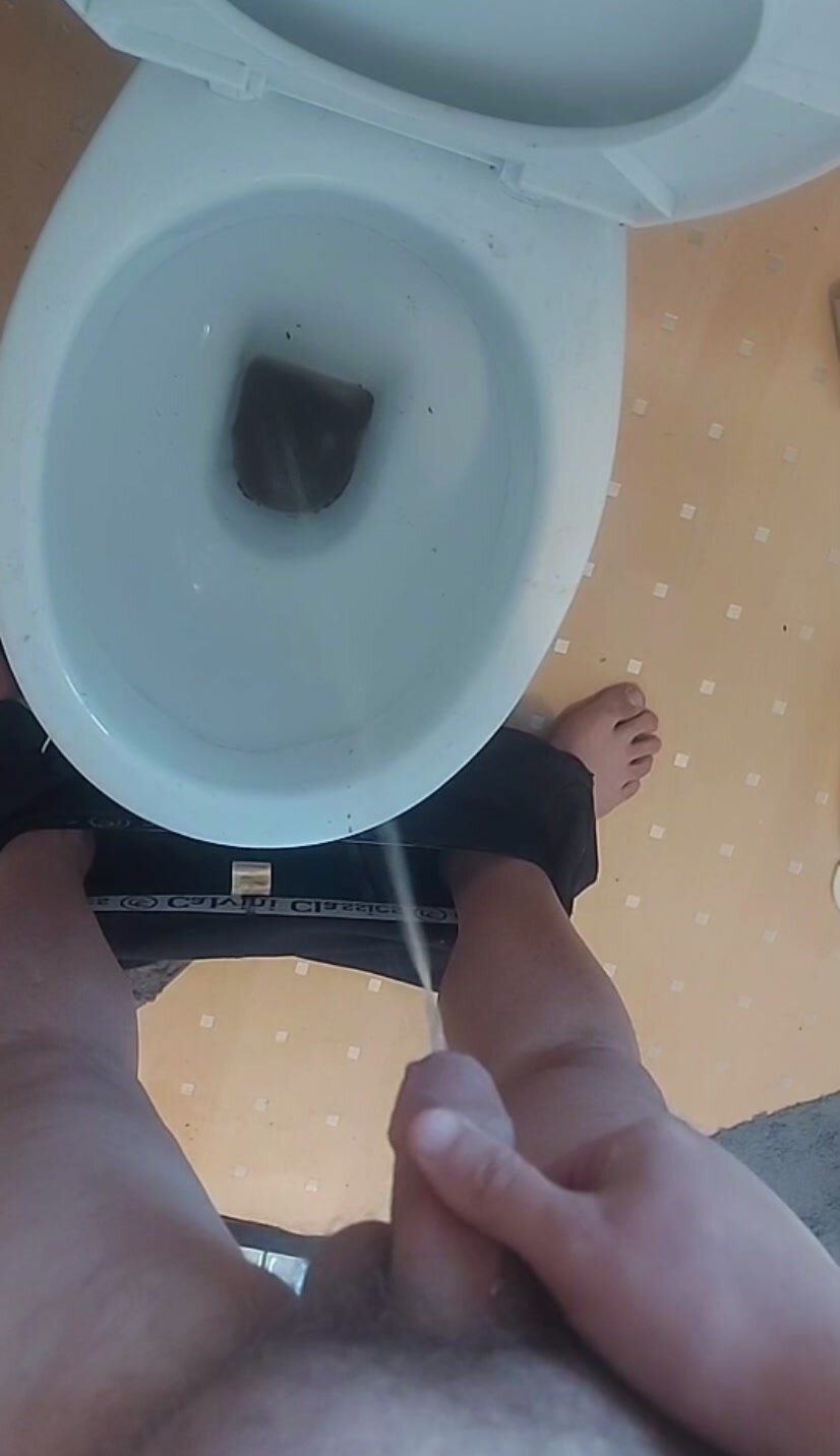 Uncut piss in toilet - video 5