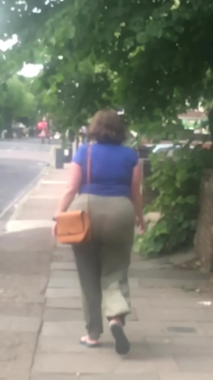 Fat Granny Public - MORE BBW GRANNY ASS WALKING - ThisVid.com em inglÃªs