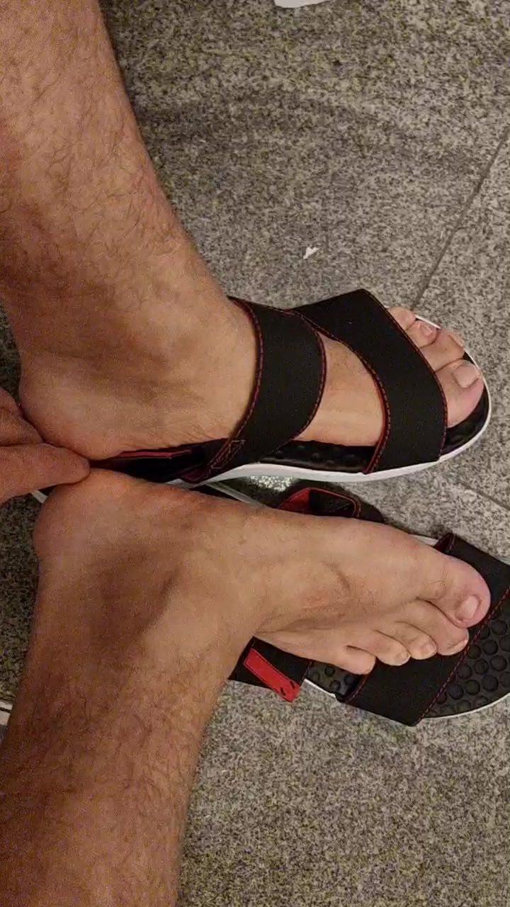 Male sandals shoeplay - video 2