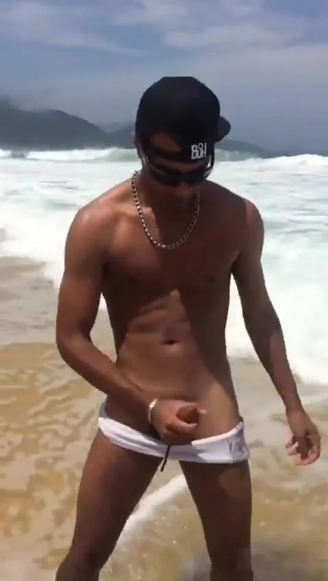 Brazil Beach Dick - Showing big dick in Brazilian beach - ThisVid.com
