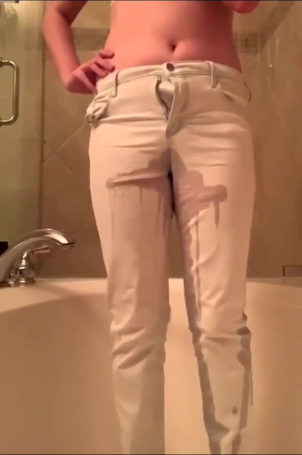 Girl is desperate to pee and soaks her white jeans