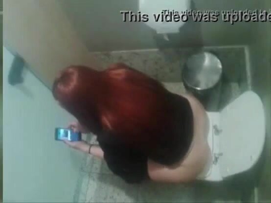 Toilet spy - video 136