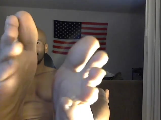 Another Verbal Black jock shows off feet
