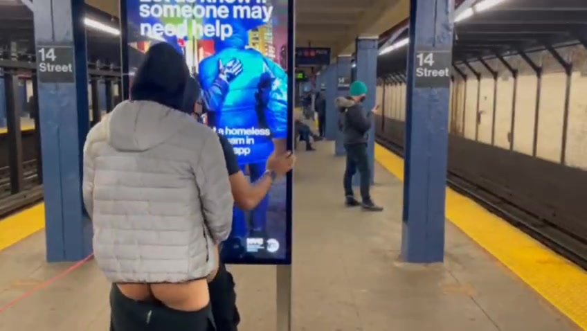 Waiting for the subway train has never been so much fun