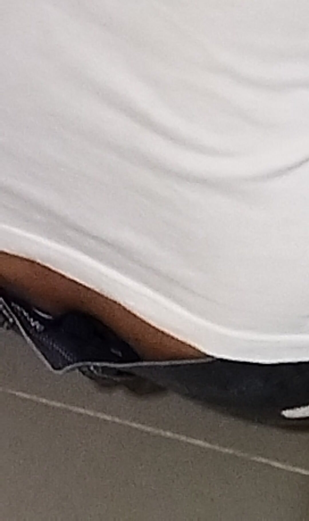 this daddy is teasing me with his butt crack