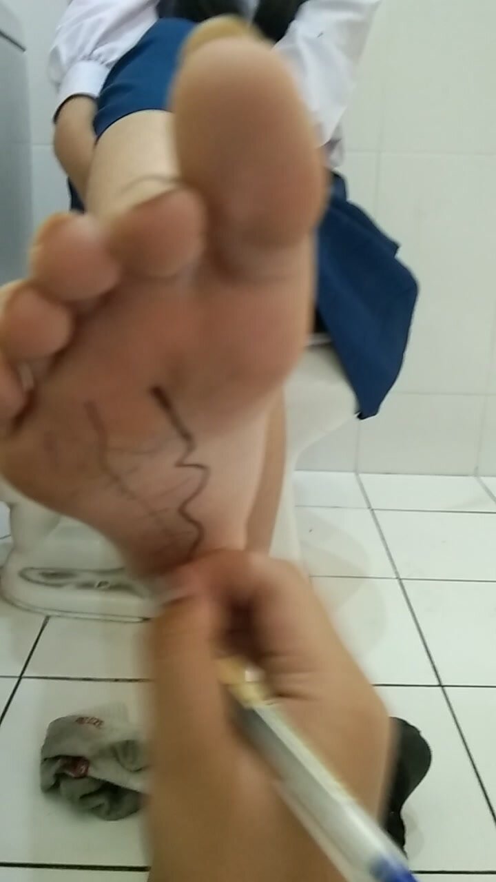 my girlfriend's feet 1