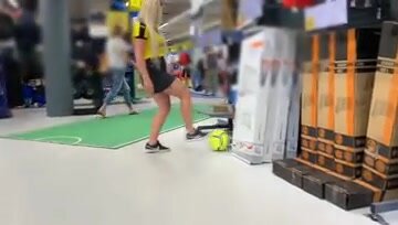 DS pee in sports store