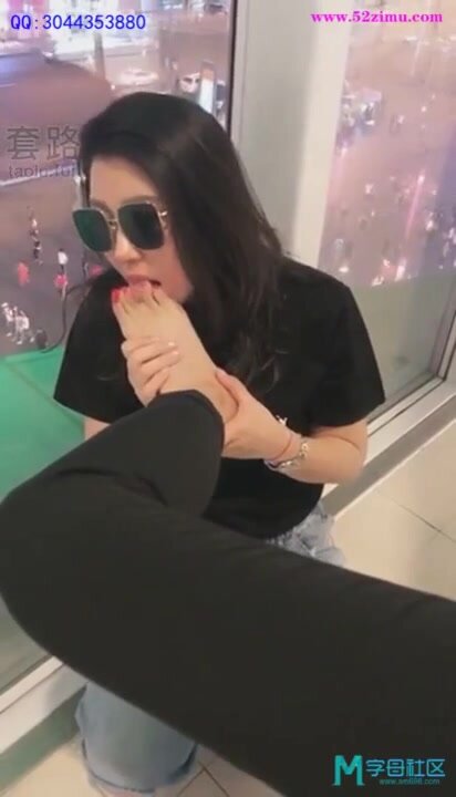 Chinese lesbian lick foot - video 3