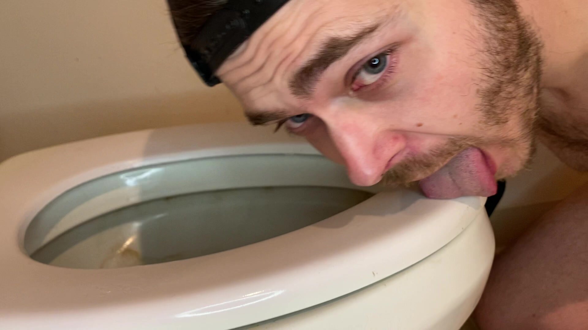 Toilet licking faggot - video 2