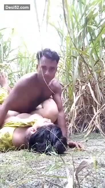 Desi Hint genç çocuk ormanda sevgilisini sikiyor