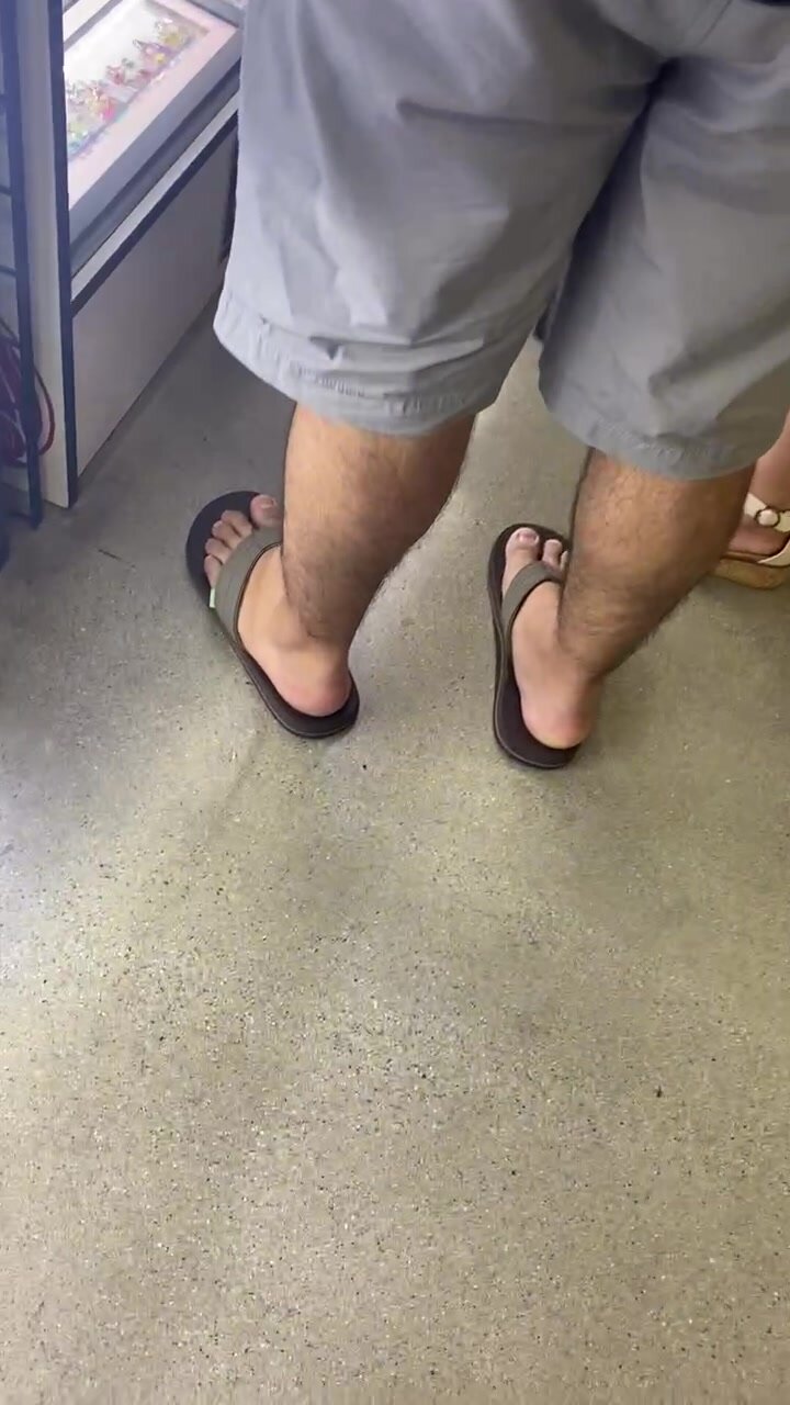 Latino chubby man feet spy