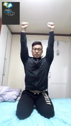 Buff Korean hunk jerking off