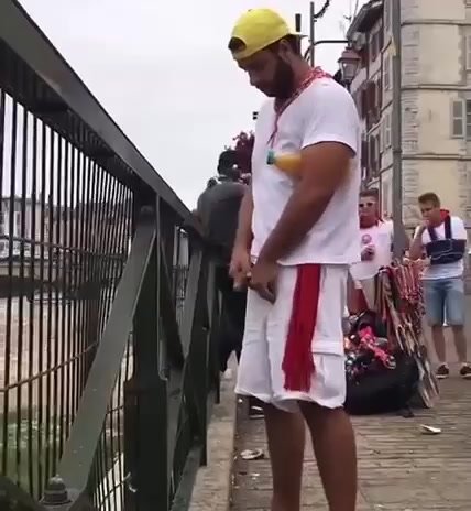 Guy publicly pisses at festival