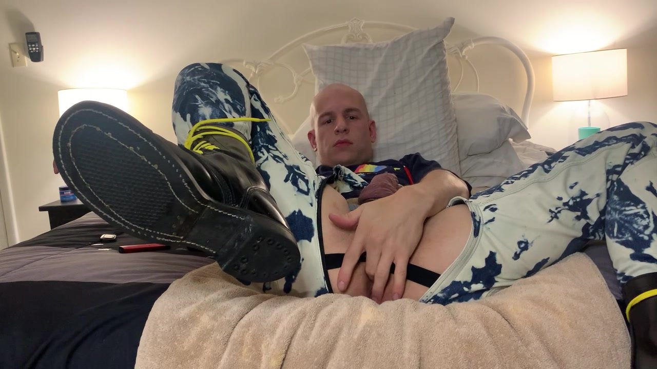 Skin & his hole