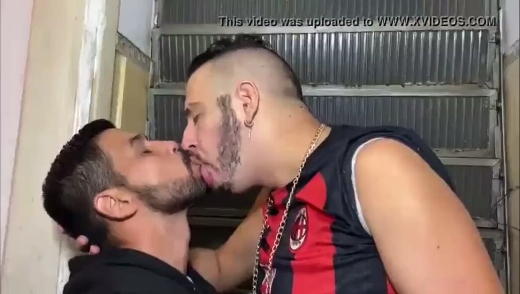 Brazilian deep kissing 2