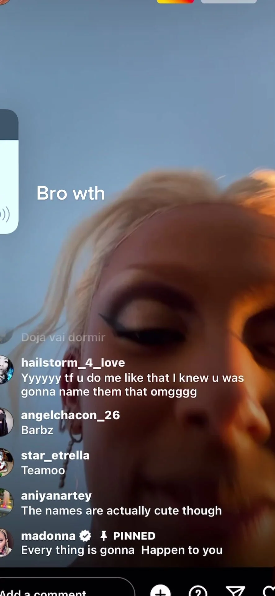 Video: Doja cat taking à piss during ig live - ThisVid.com