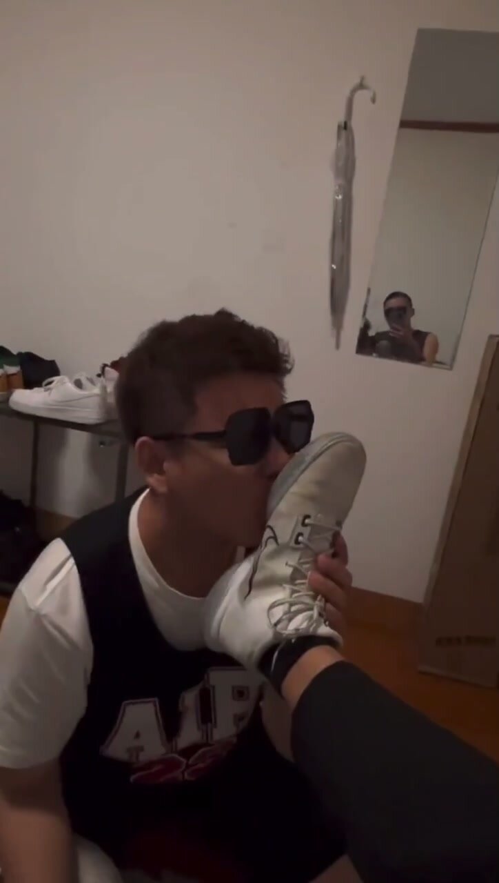 Fake master lick shoes