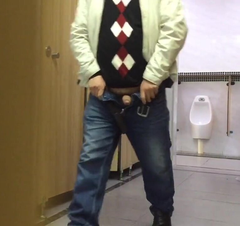 Daddy Toilet Jacking Off 32