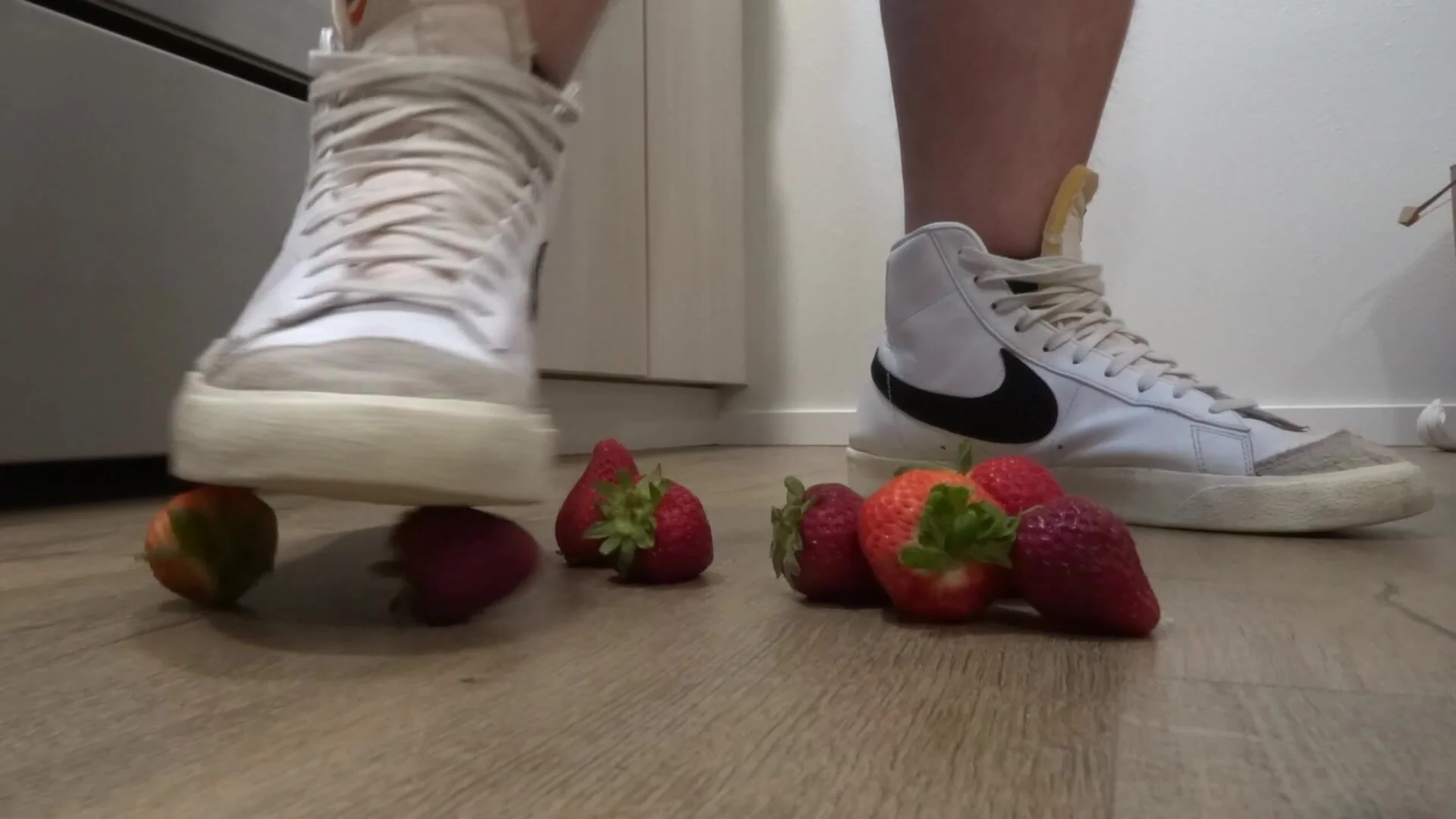 Blazers Com Hd Video - Nike Blazer Smash Strawberries - ThisVid.com