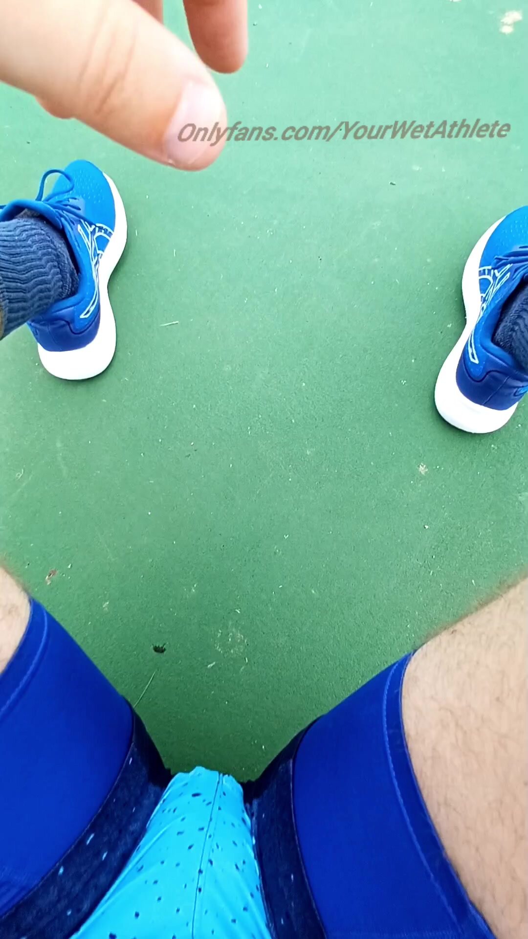 Tennis courts piss