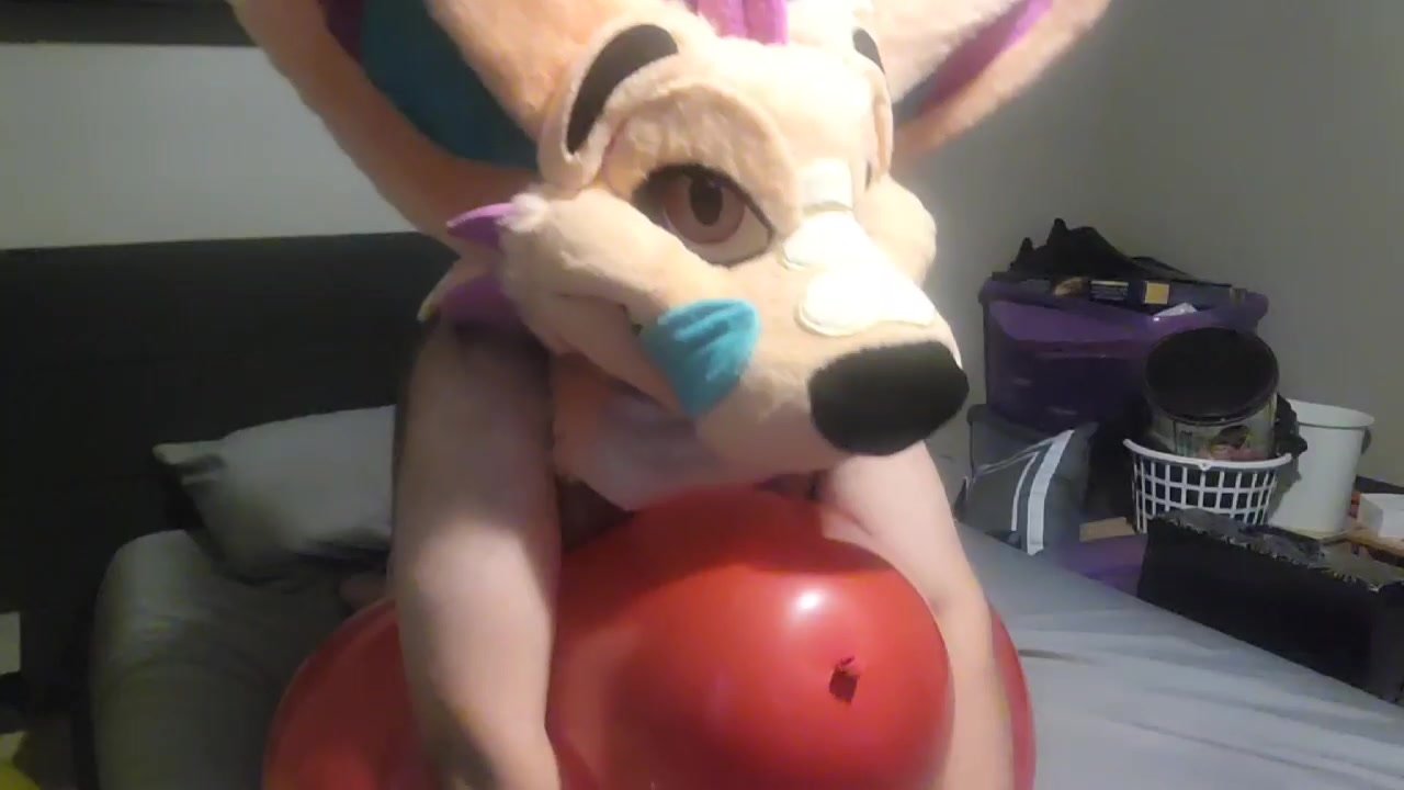 Humping and teasing some ... balloons~