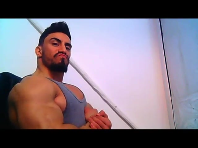 MUSCLE HOTTIE JO WEBCAM (252)
