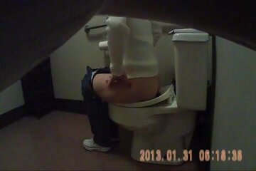 Milf pooping spy - video 2