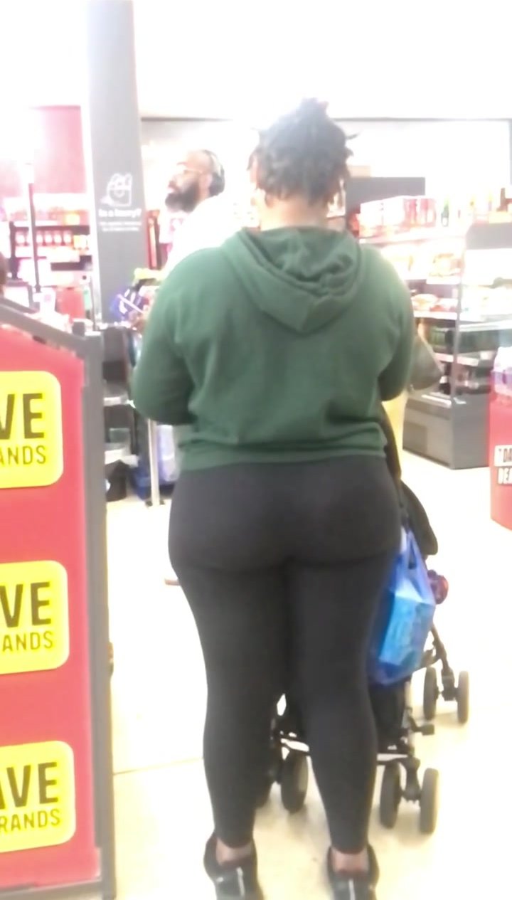 BIG AFRICAN ASS IN THE SUPERMARKET