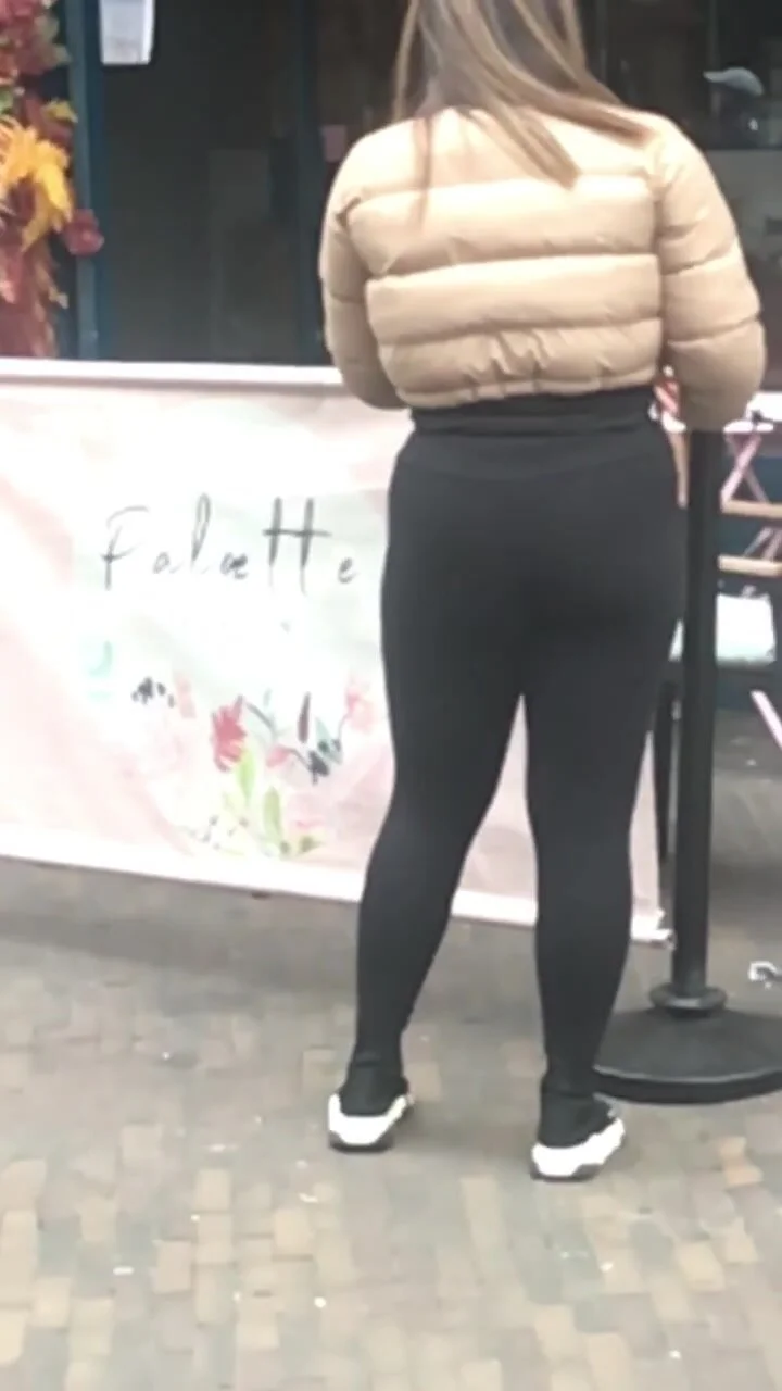 Nice pawg in leggings picture