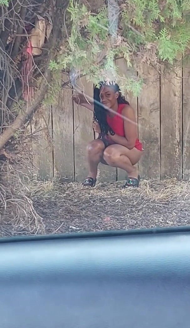squat at bushes