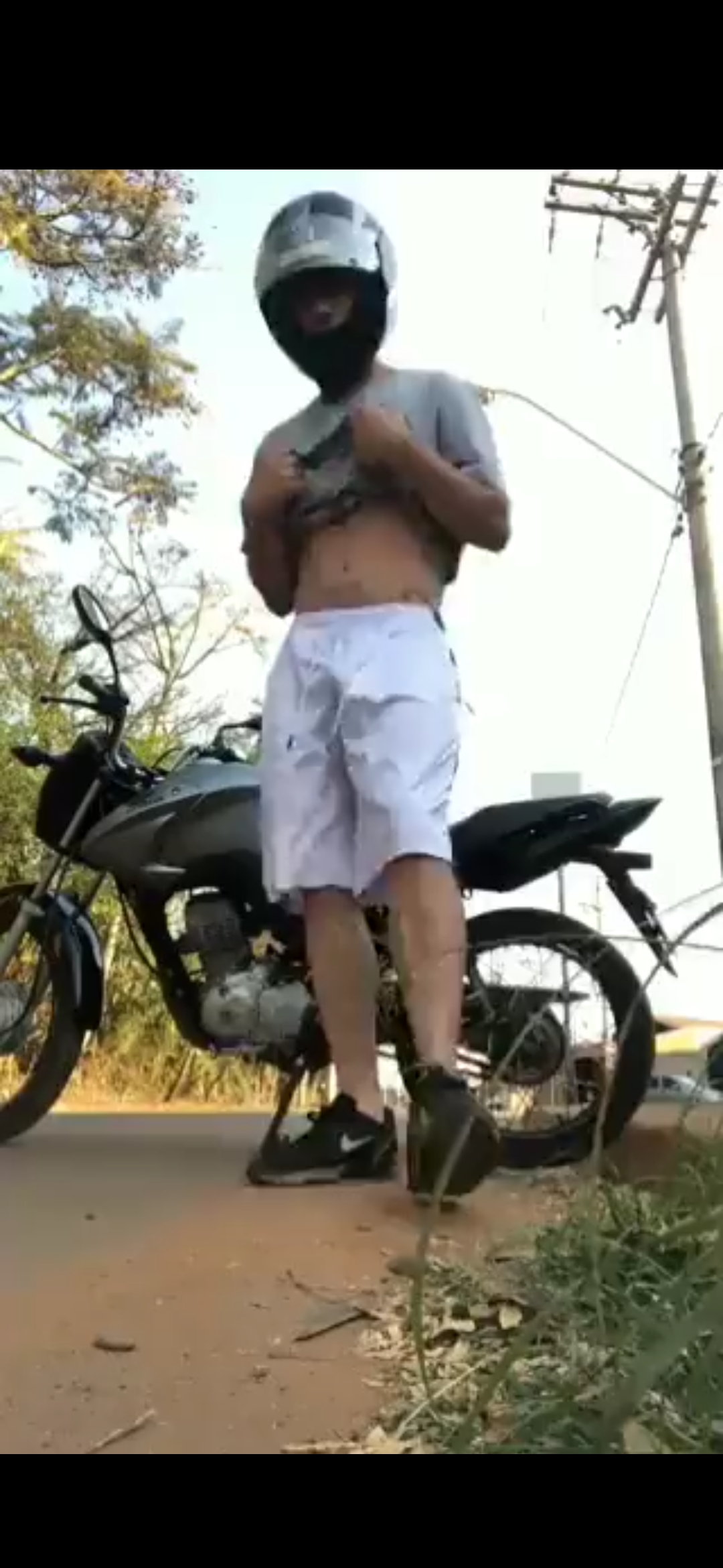 Punheta na moto em público - ThisVid.com En español