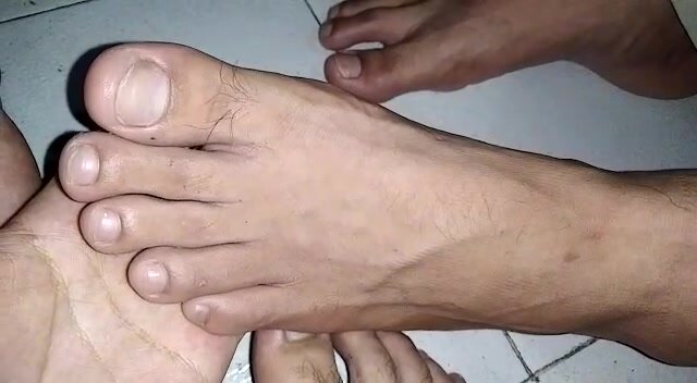 Feet tops - video 3