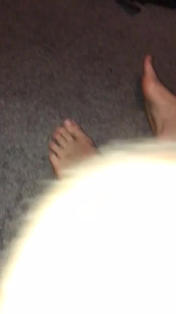 Someone that is 198cm with size 15.5 US feet