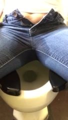 Hotty jeans pee