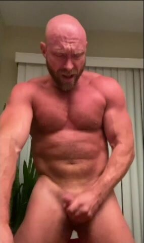 Hot muscle cum - video 4