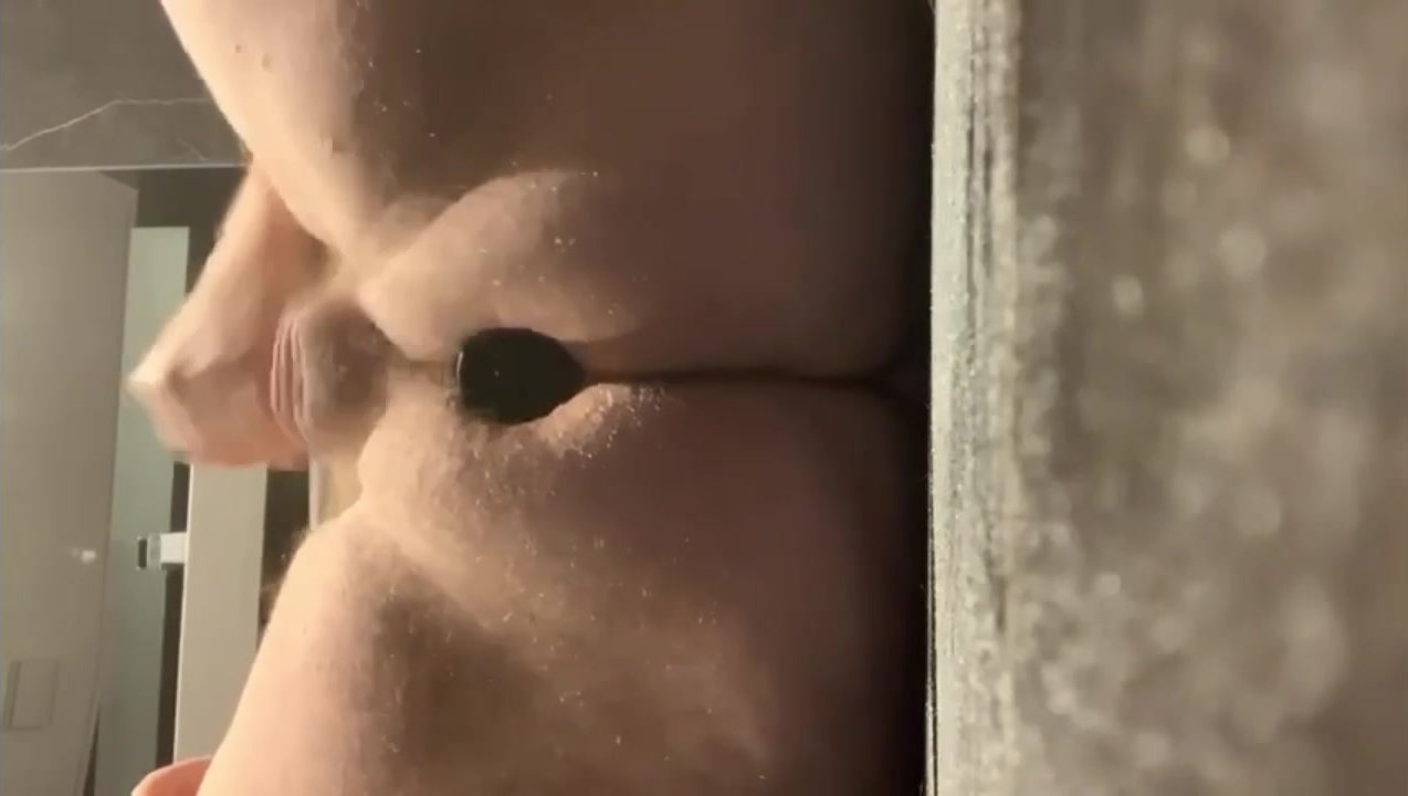 Plugging my tight ass and cumming