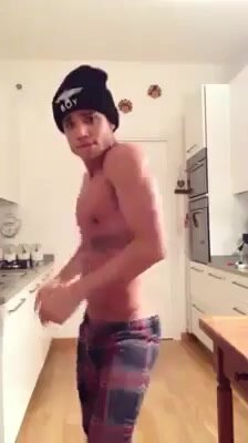 Sexy guy dancing - video 2